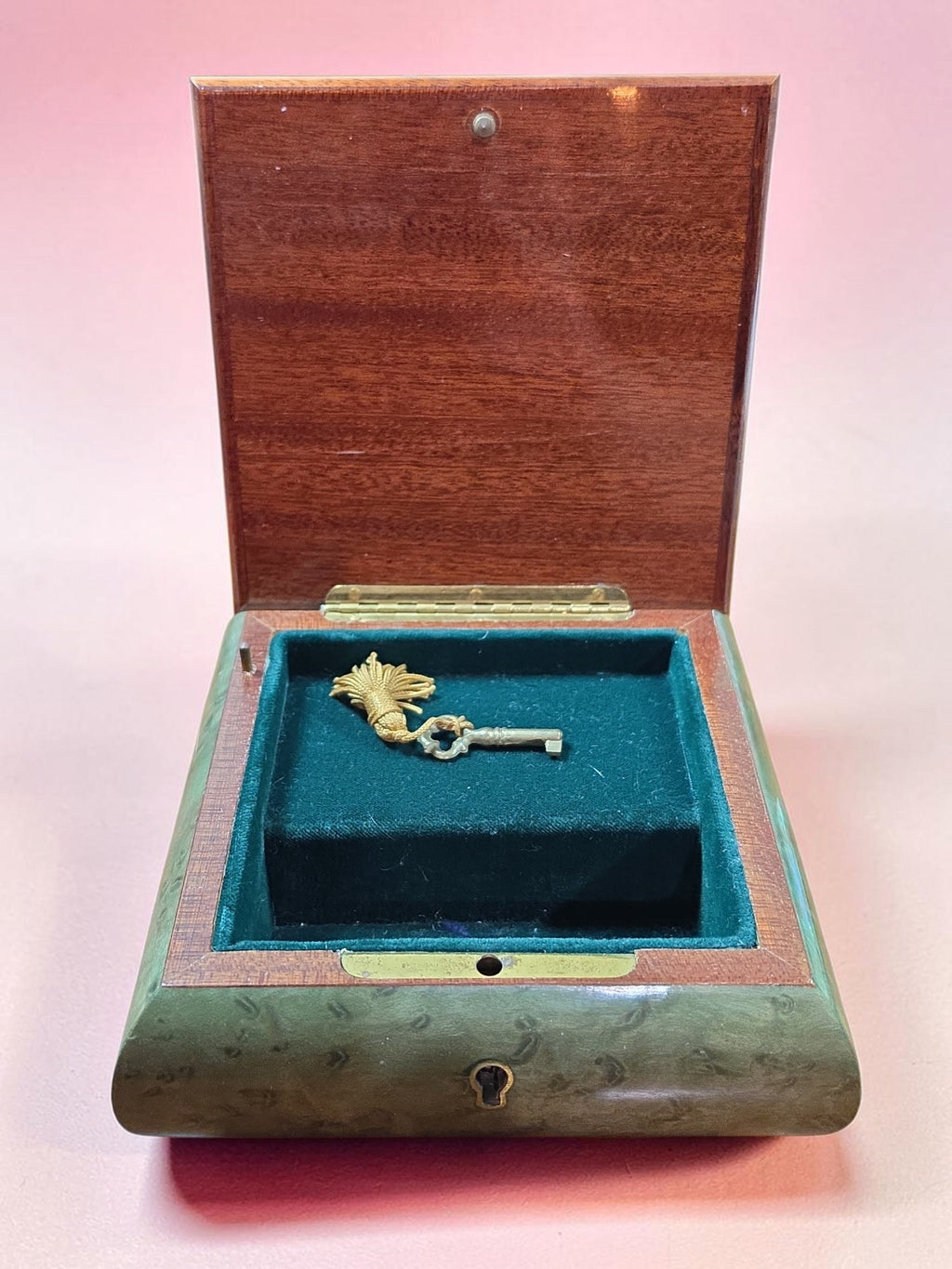 Vintage Reuge Swiss Musical Jewelry Box – “Blowin’ in the Wind” Music Box with Floral Inlay